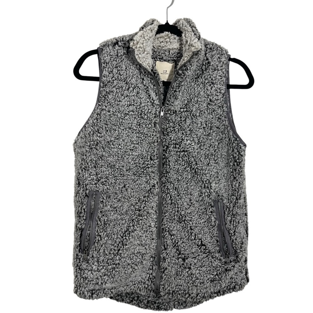 Thread & Supply Sherpa Vest Size Small Zipper front and pockets Cozy Warm Preppy